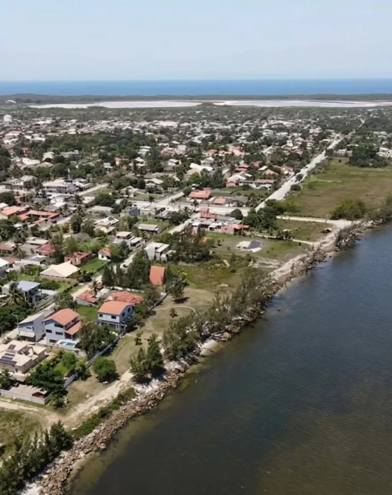 Vista aérea da região de Caiçara e Sabiá, em Arraial do Cabo